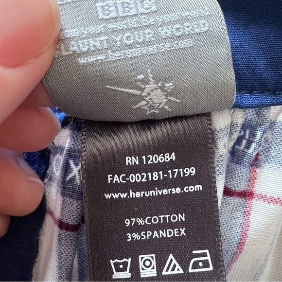 Her Universe Dr. Who Plaid Police Box Novelty Print Skirt size Large - Picture 13 of 15